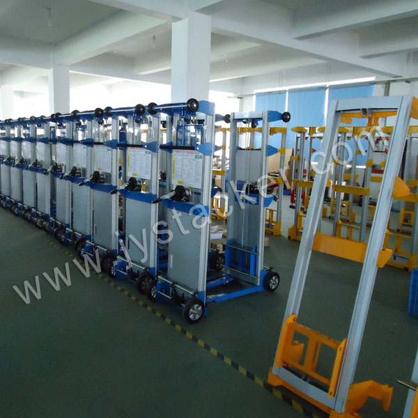 Manual Material Lift with Straddle Legs
